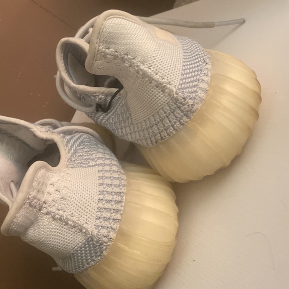 YEEZY 350 - Picture 2 of 2